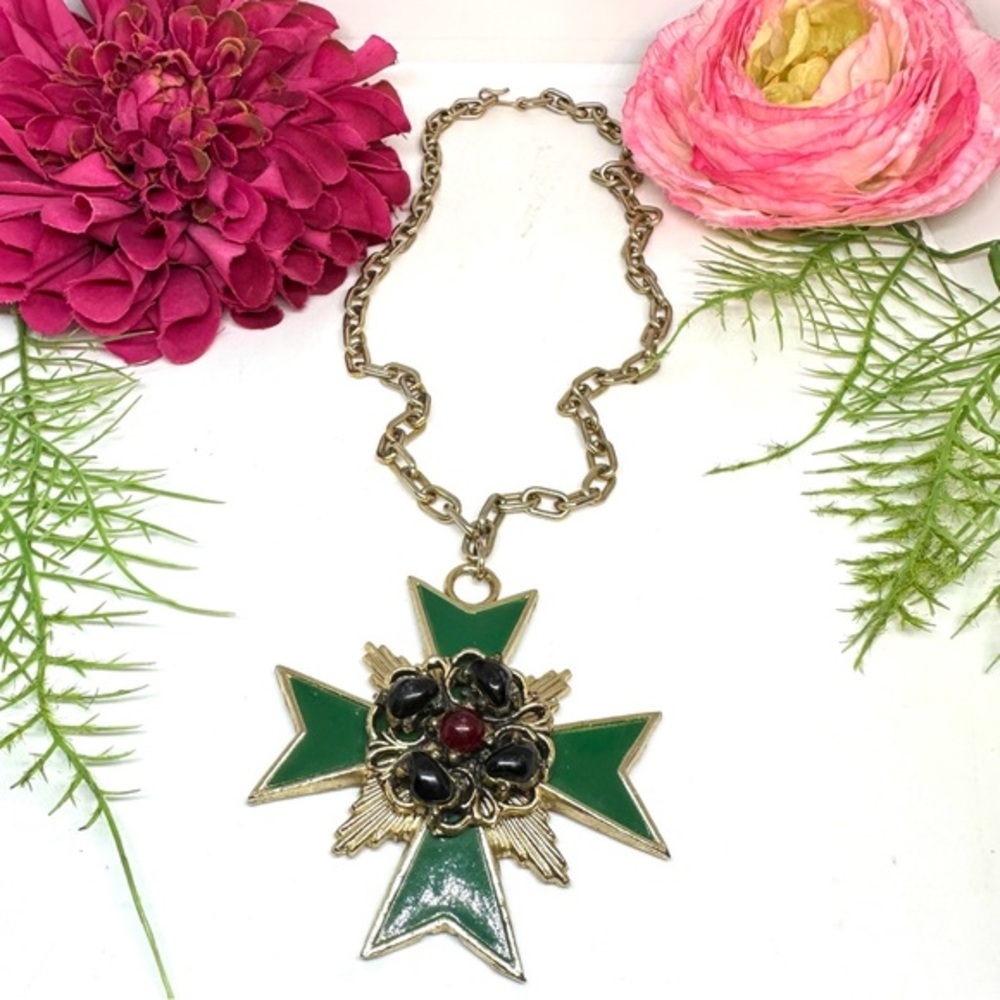 VINTAGE⚜️Mid Century Enameled Cross Necklace